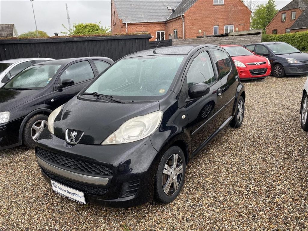 Peugeot-107-2010