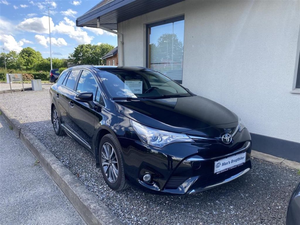 Toyota-Avensis-2016