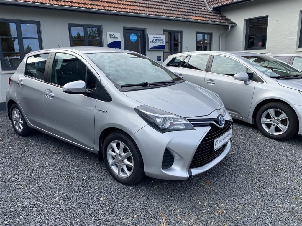 Toyota-Yaris-2015