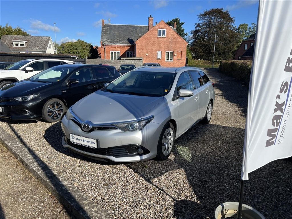 Toyota-Auris-2015
