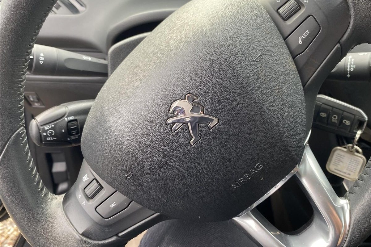 Peugeot-208-2017-7