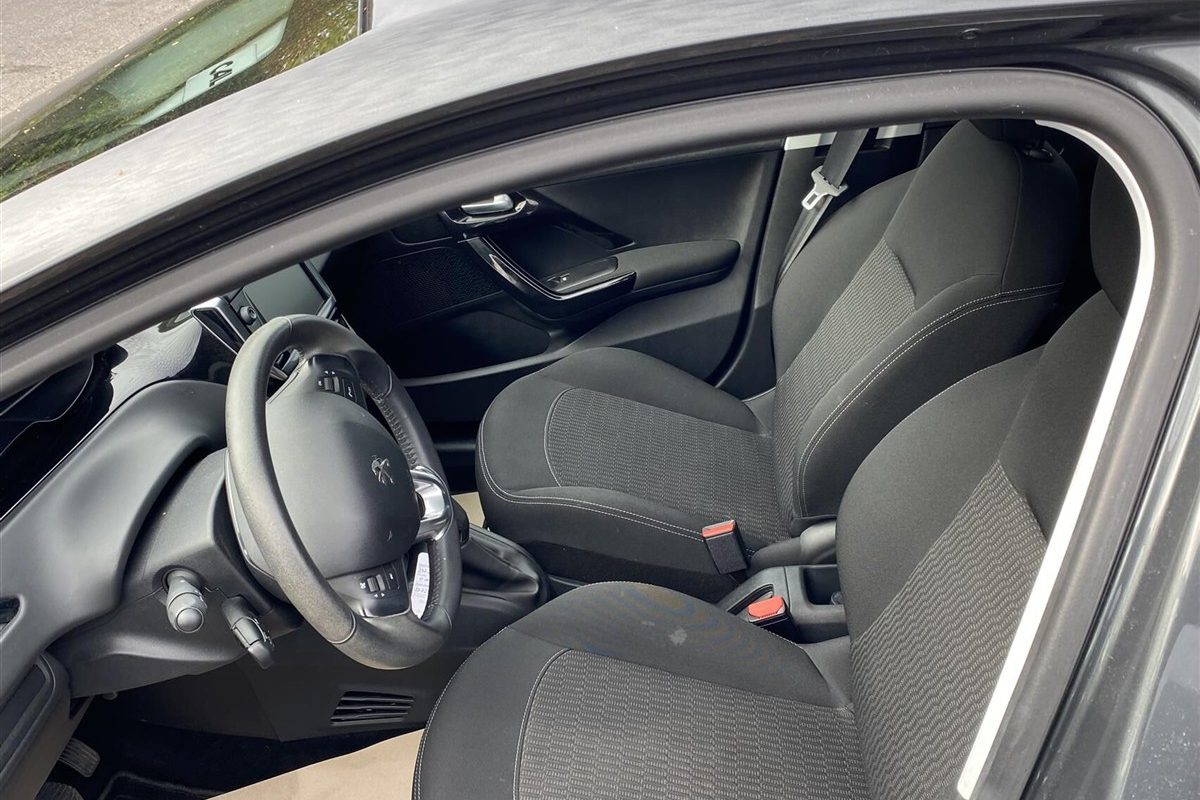 Peugeot-208-2017-8