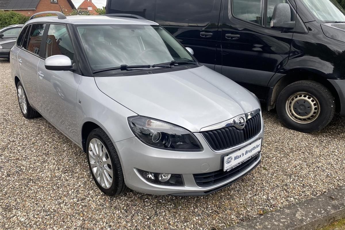 Skoda-Fabia-2015-1