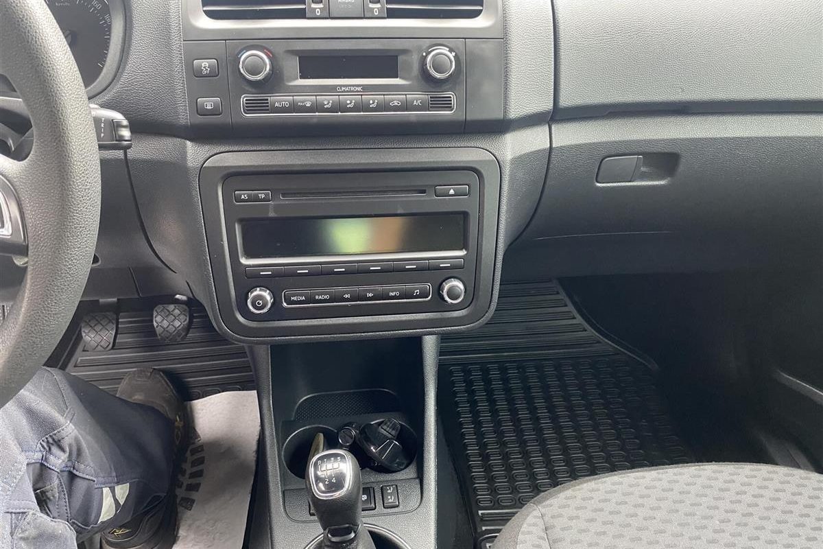 Skoda-Fabia-2015-5