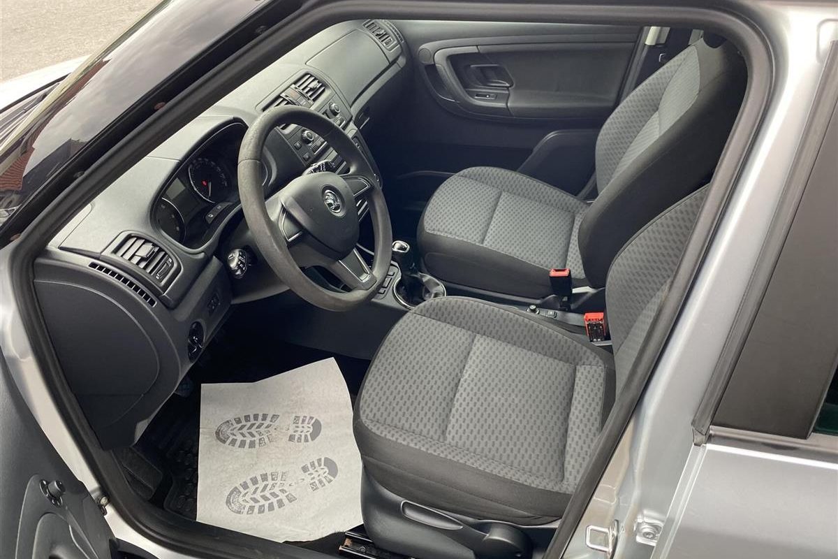 Skoda-Fabia-2015-7