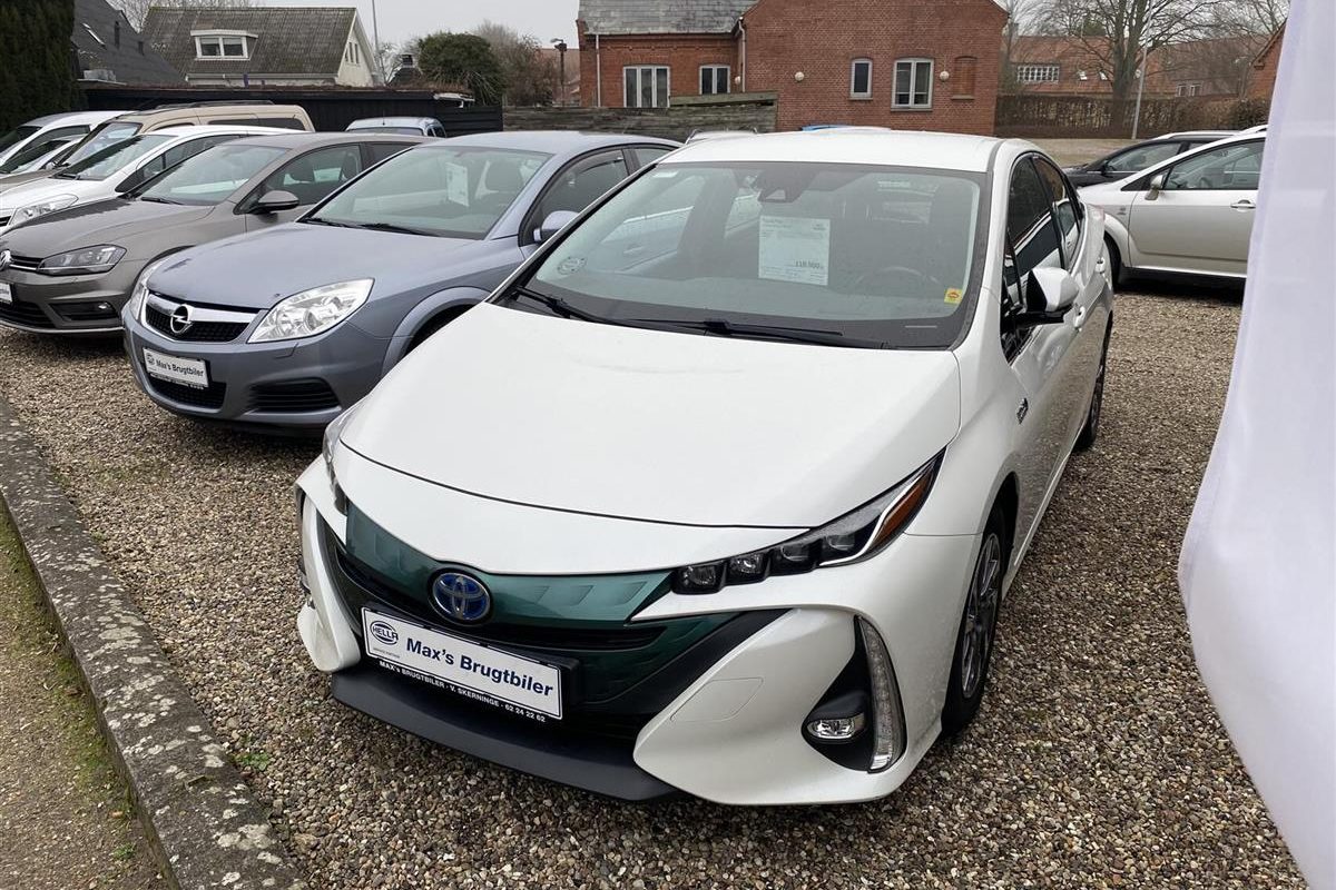 Toyota-Prius Plug-in-2018-1