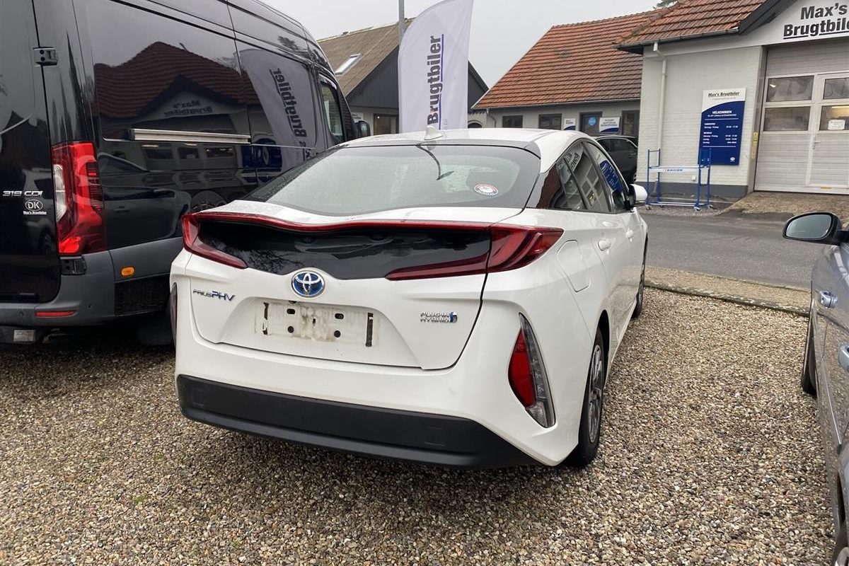 Toyota-Prius Plug-in-2018-2