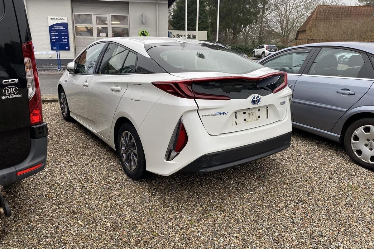 Toyota-Prius Plug-in-2018-3