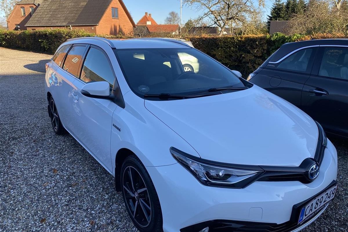 Toyota-Auris-2018-1