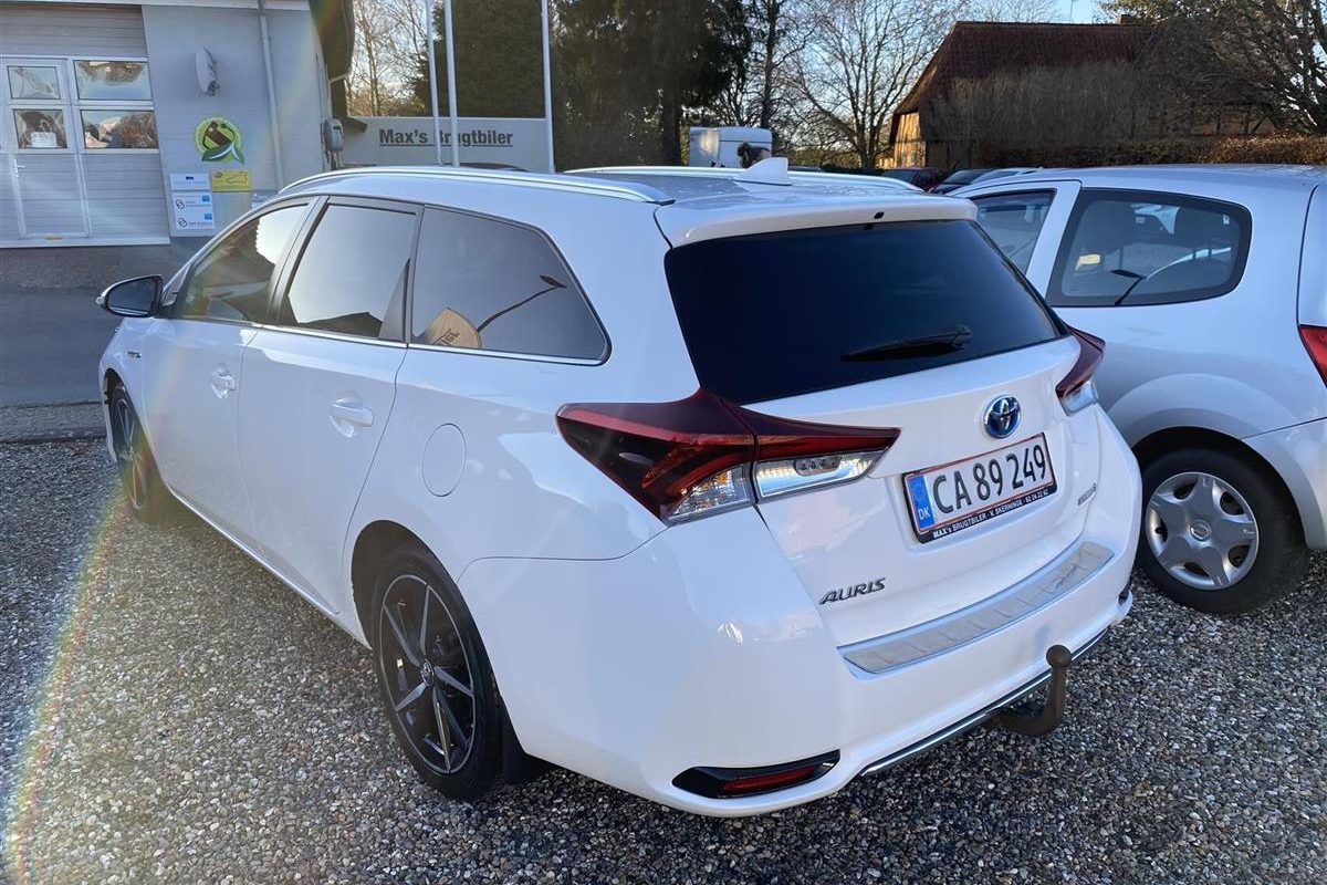 Toyota-Auris-2018-2