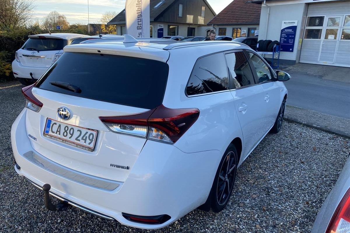 Toyota-Auris-2018-3