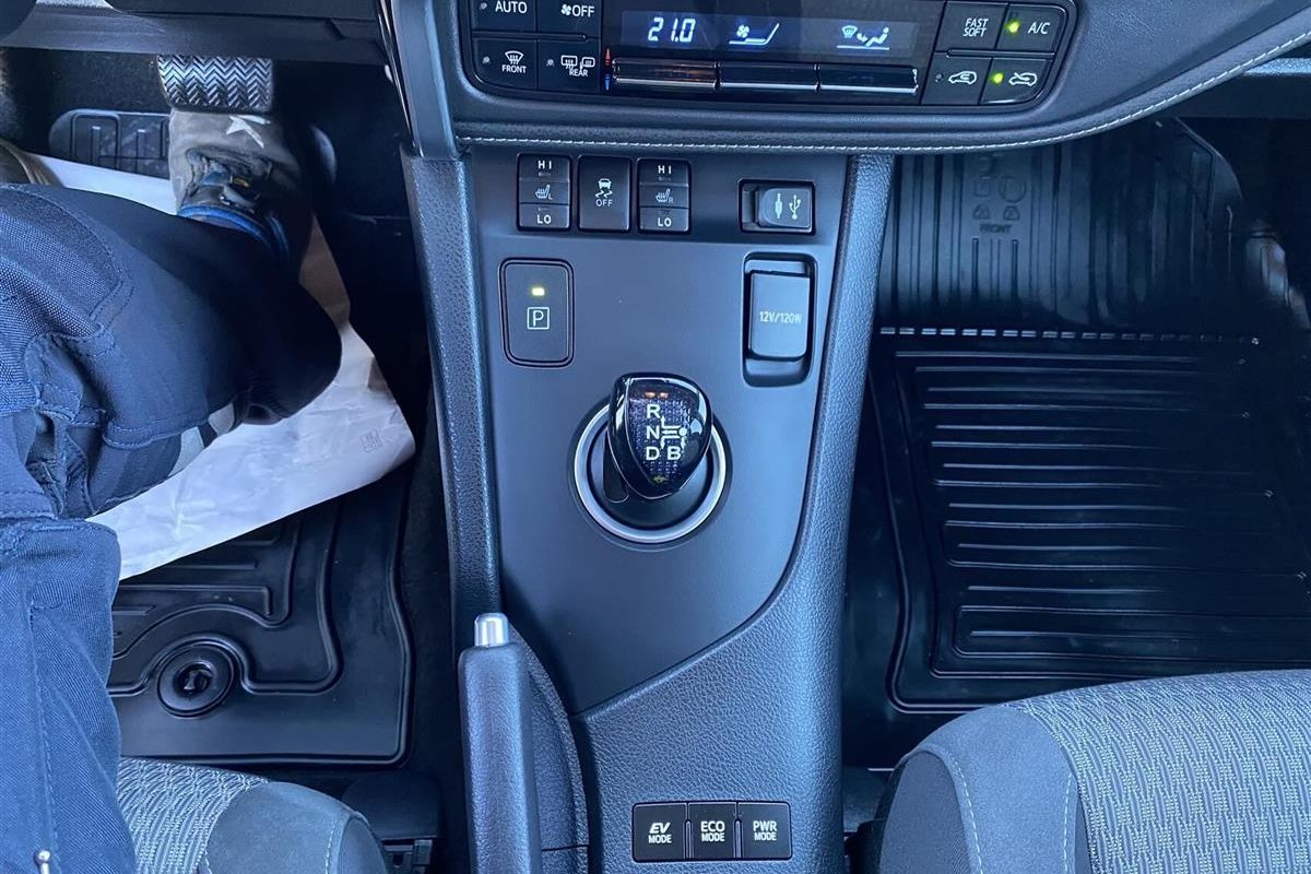 Toyota-Auris-2018-5