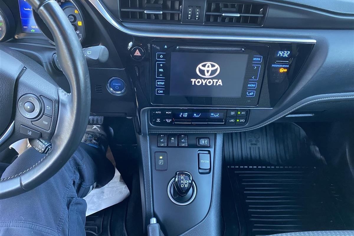 Toyota-Auris-2018-7