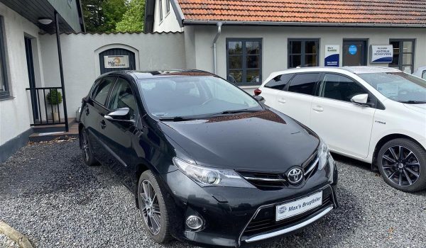 Toyota-Auris-2012