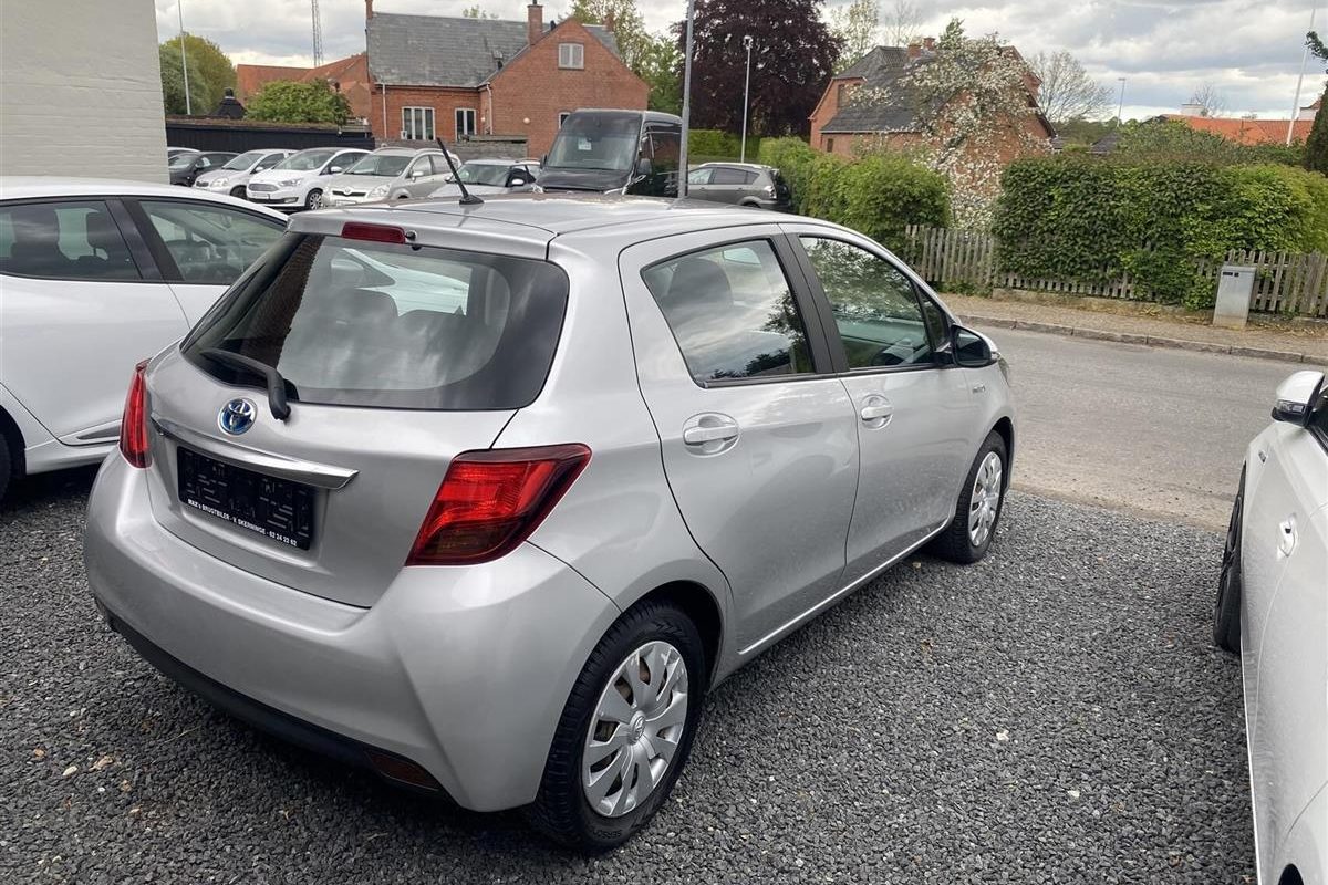 Toyota-Yaris-2014-2