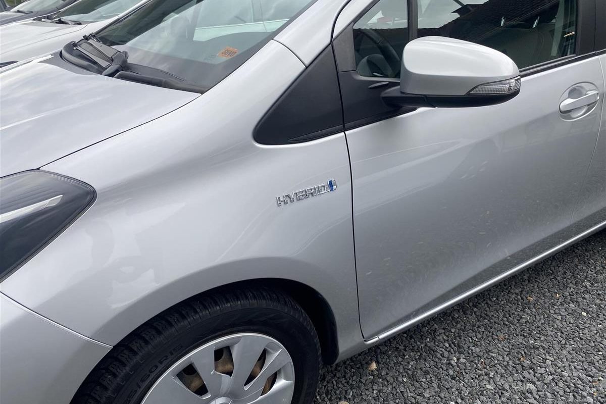 Toyota-Yaris-2014-5