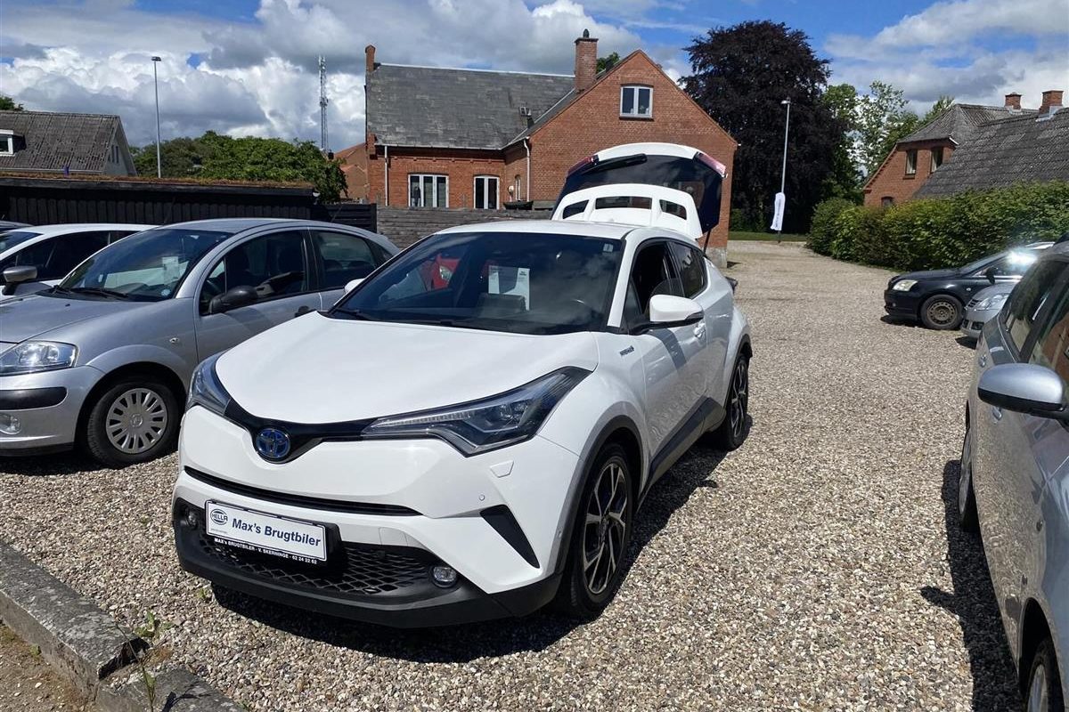 Toyota-C-HR-2018-1