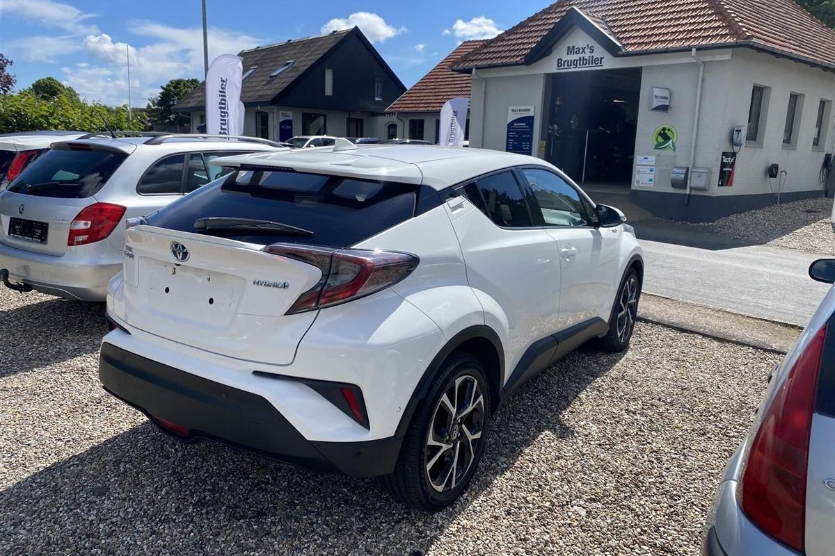 Toyota-C-HR-2018-3