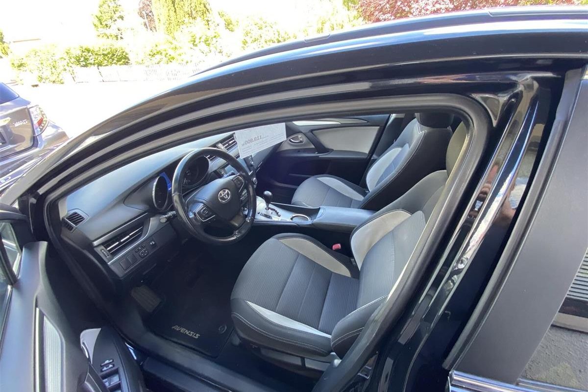 Toyota-Avensis-2016-9