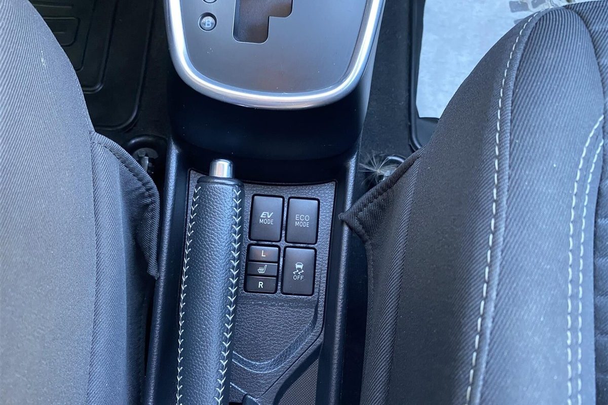 Toyota-Yaris-2019-4