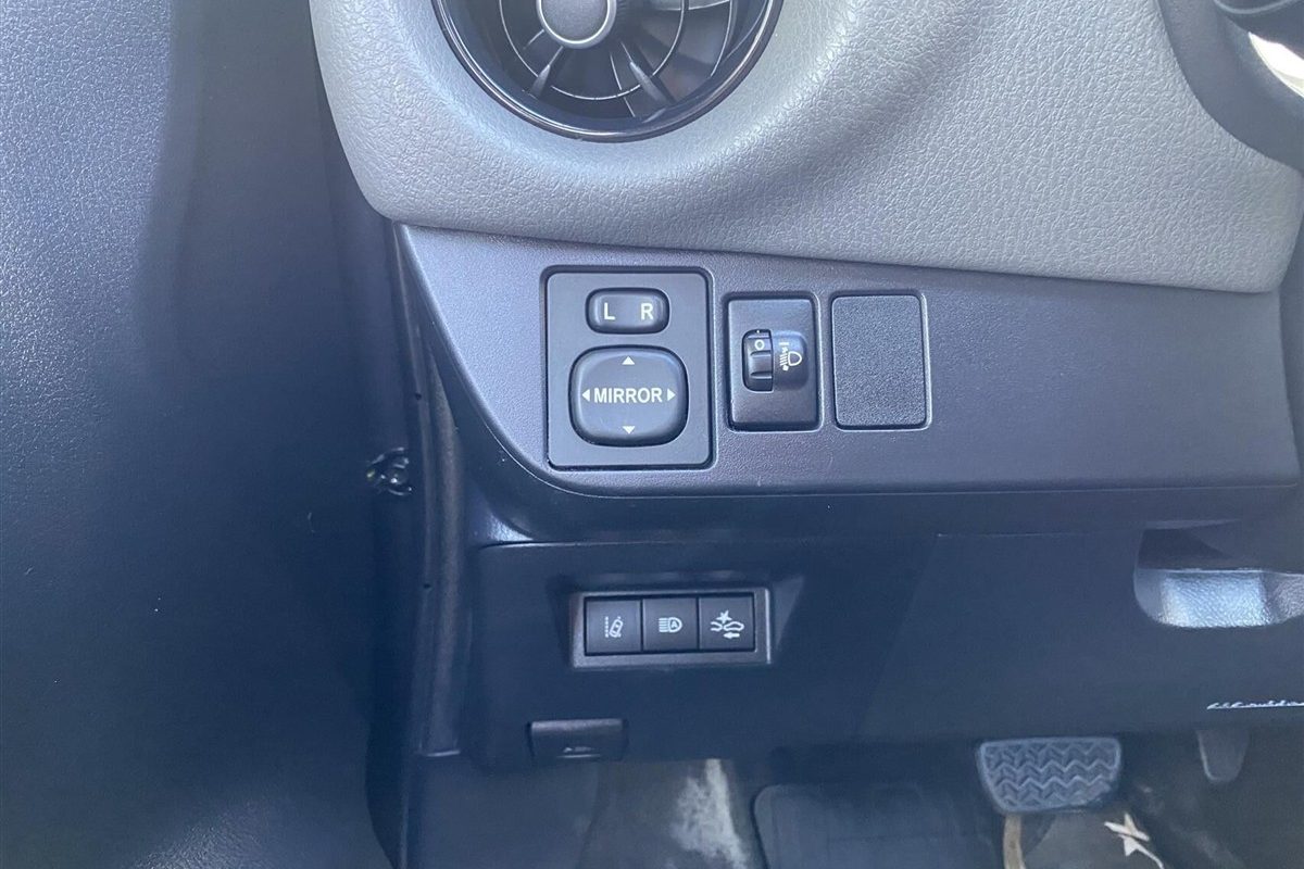 Toyota-Yaris-2019-5