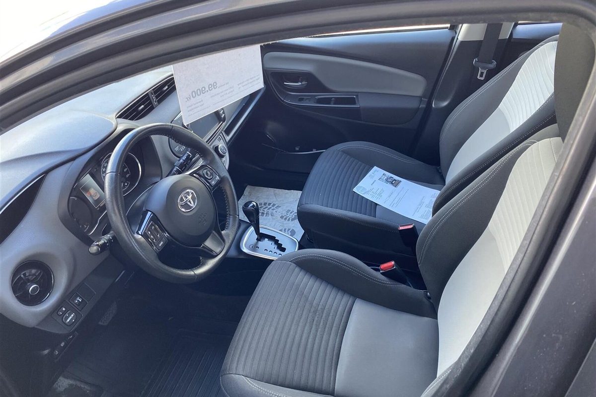 Toyota-Yaris-2019-8