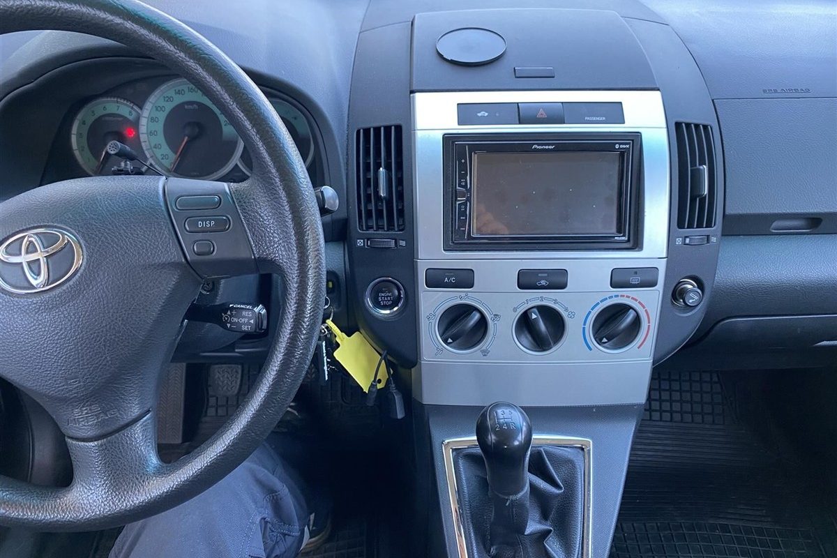 Toyota-Corolla Verso-2006-1