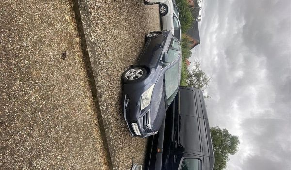 Toyota-Avensis-2010
