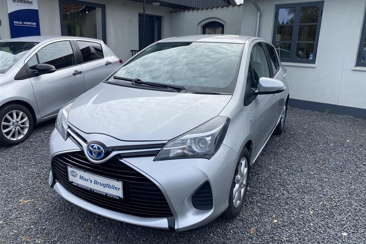Toyota-Yaris-2015-1