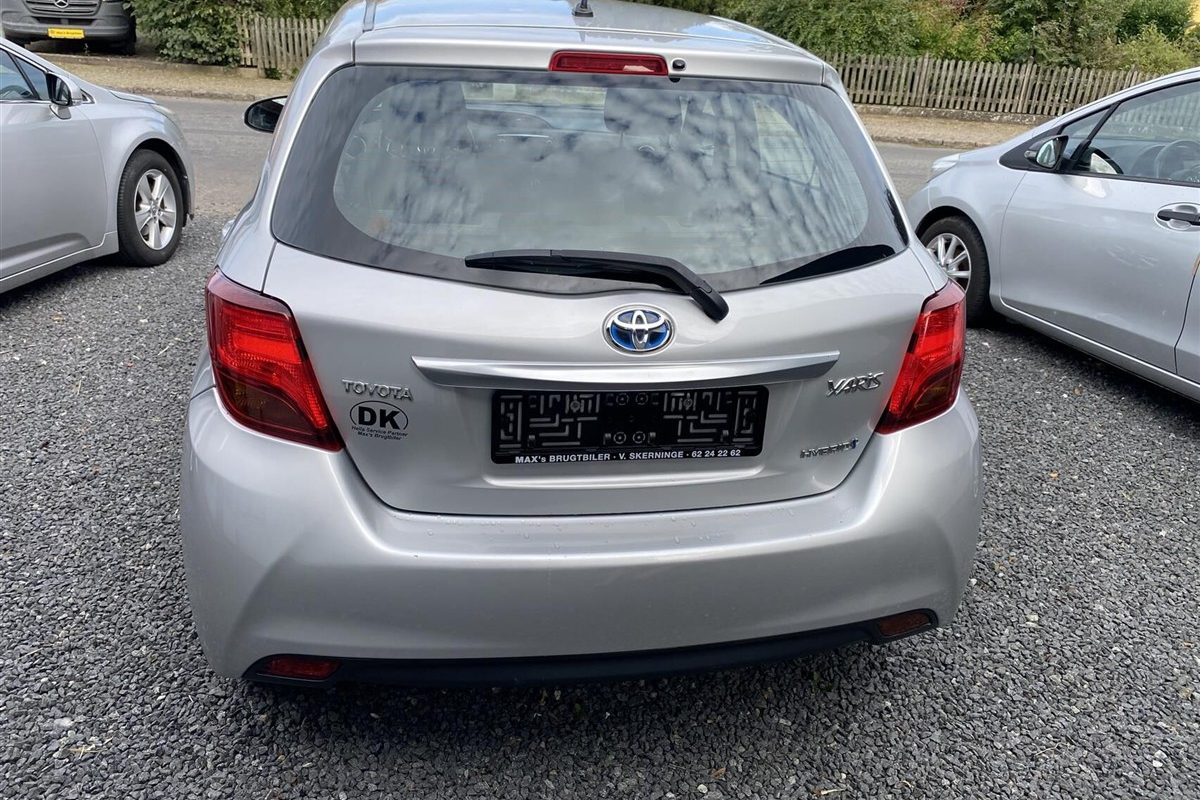 Toyota-Yaris-2015-2