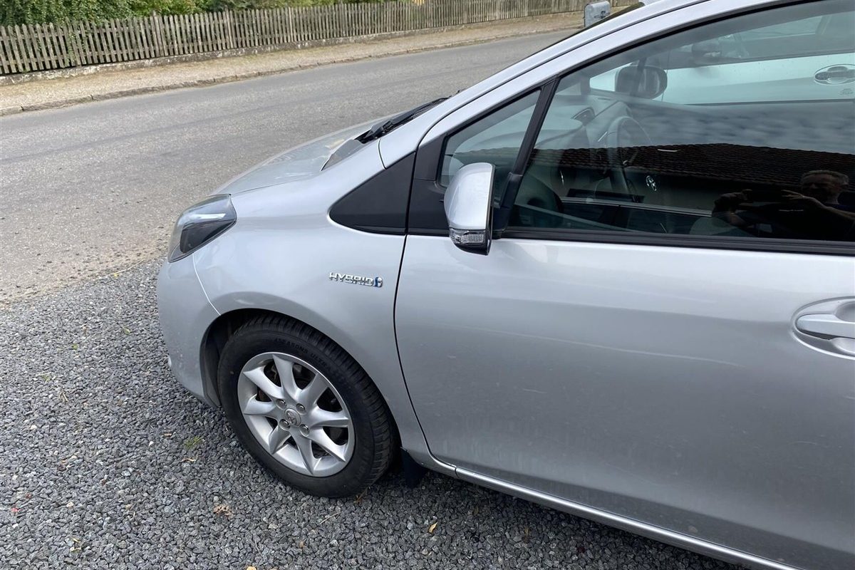 Toyota-Yaris-2015-3