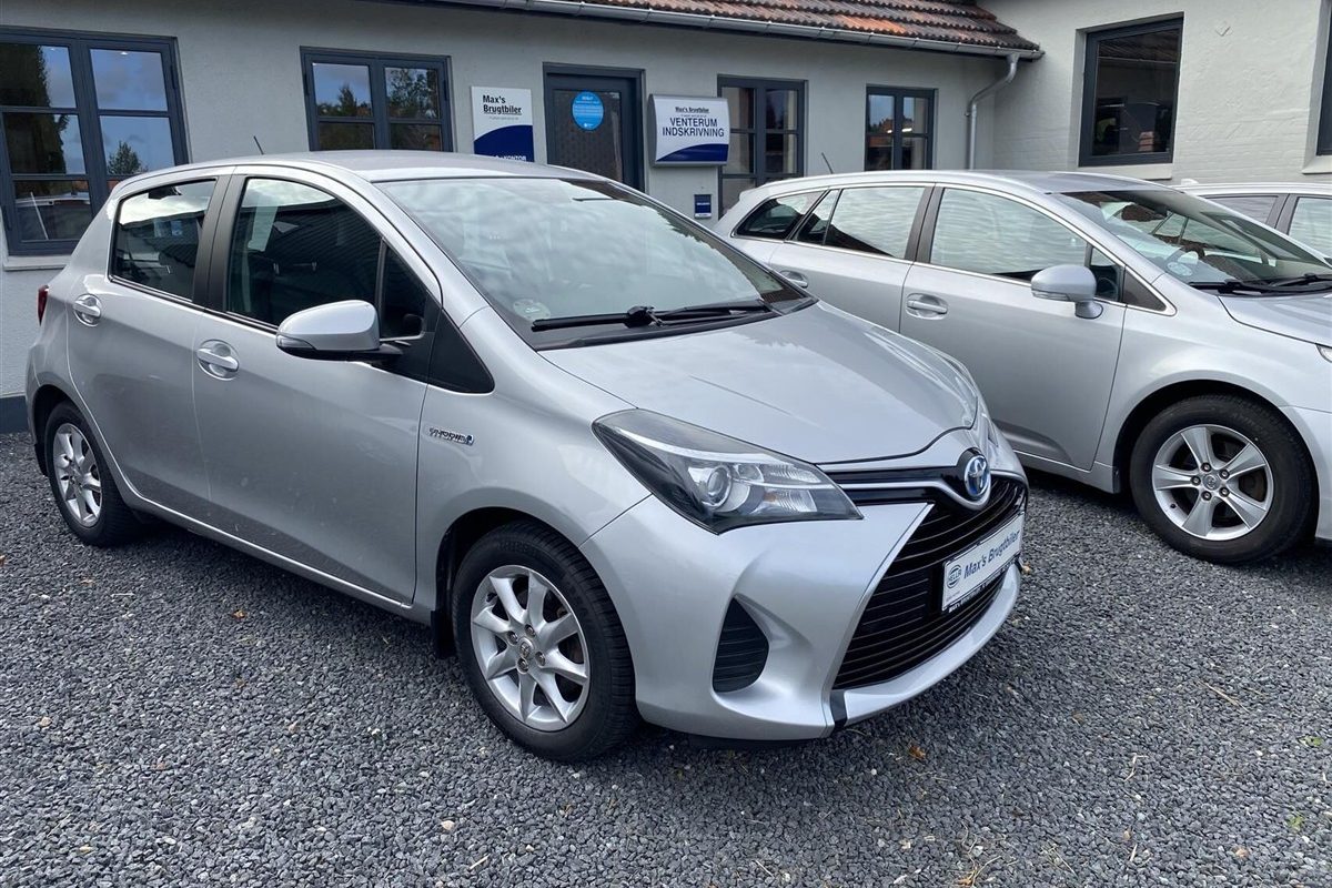 Toyota-Yaris-2015