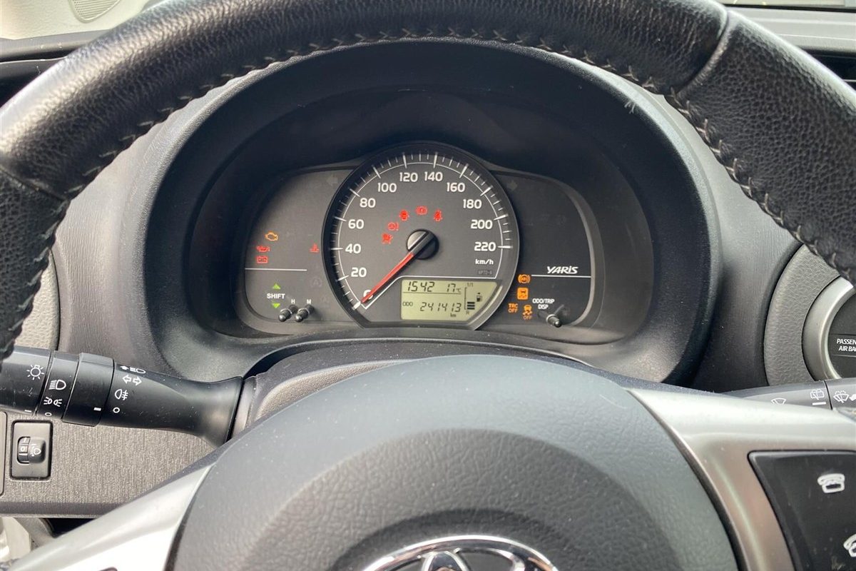 Toyota-Yaris-2012-2