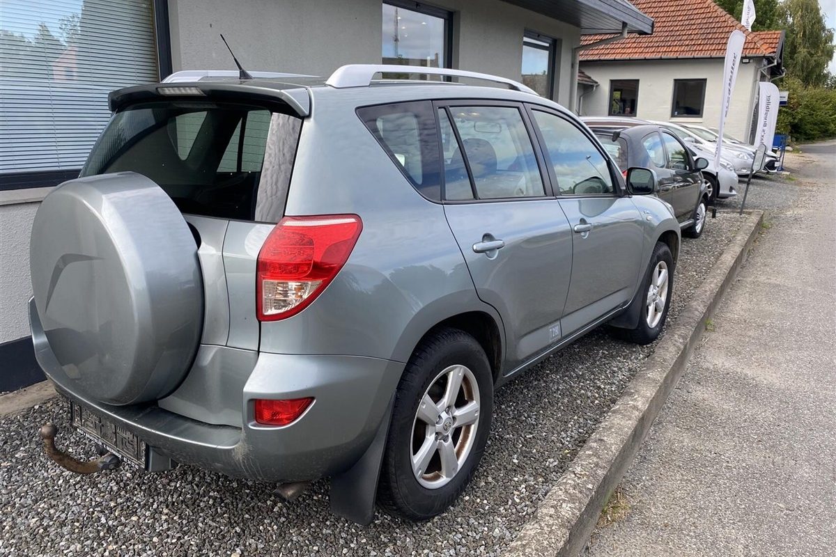 Toyota-RAV4-2007-10