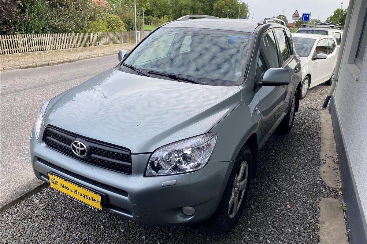 Toyota-RAV4-2007-12