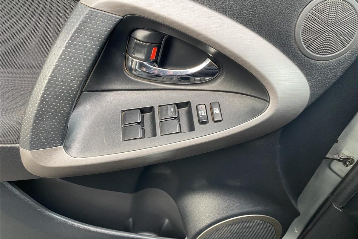 Toyota-RAV4-2007-2