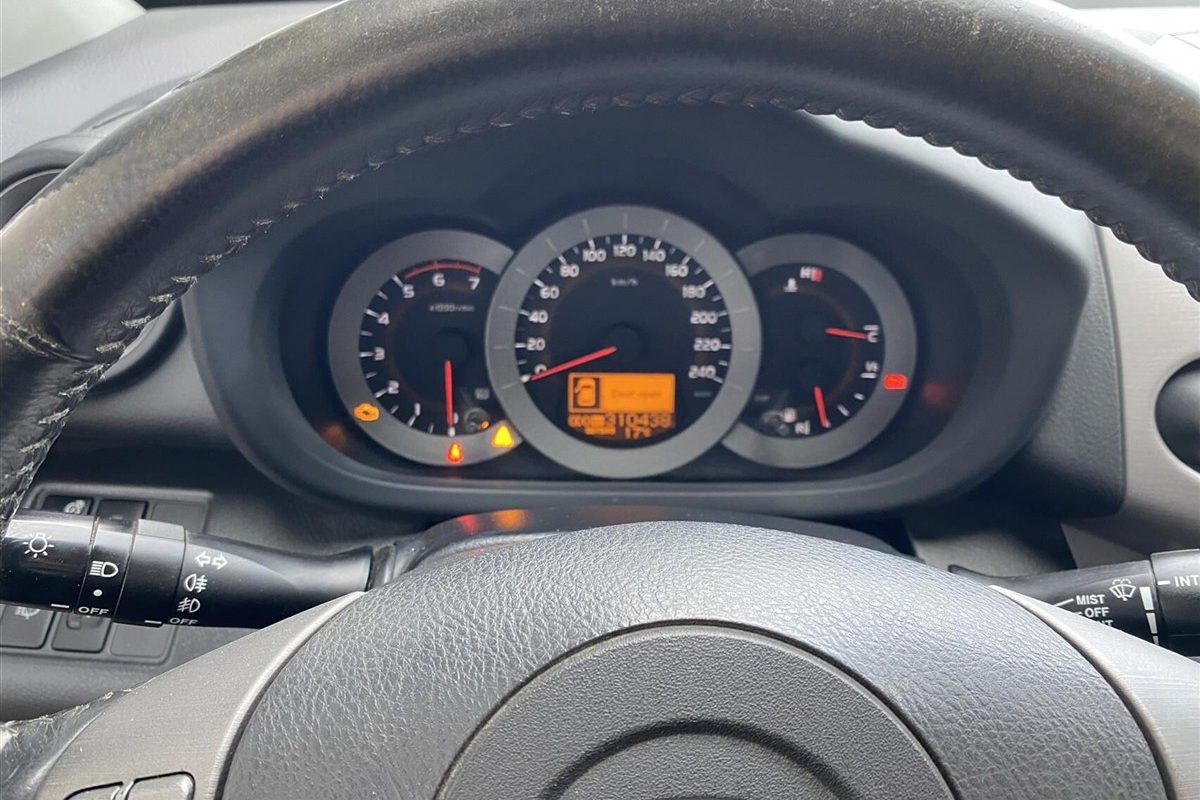 Toyota-RAV4-2007-4