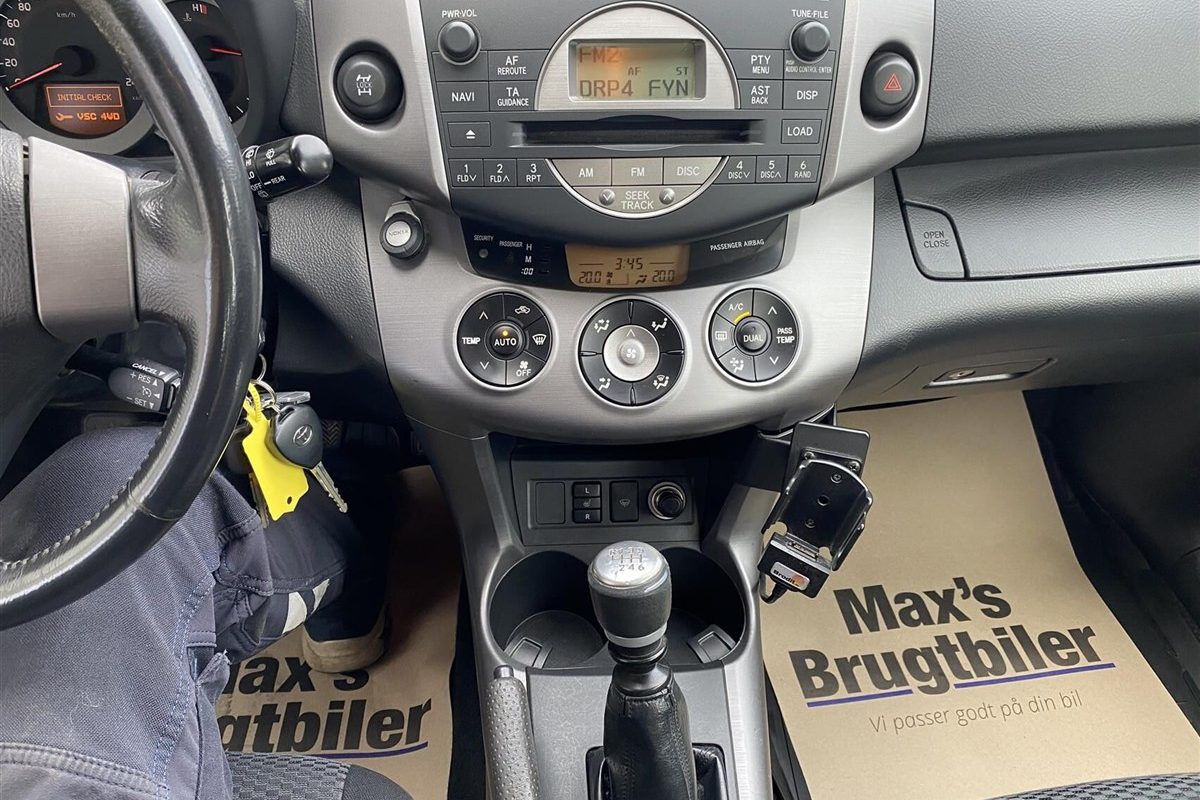 Toyota-RAV4-2007-6