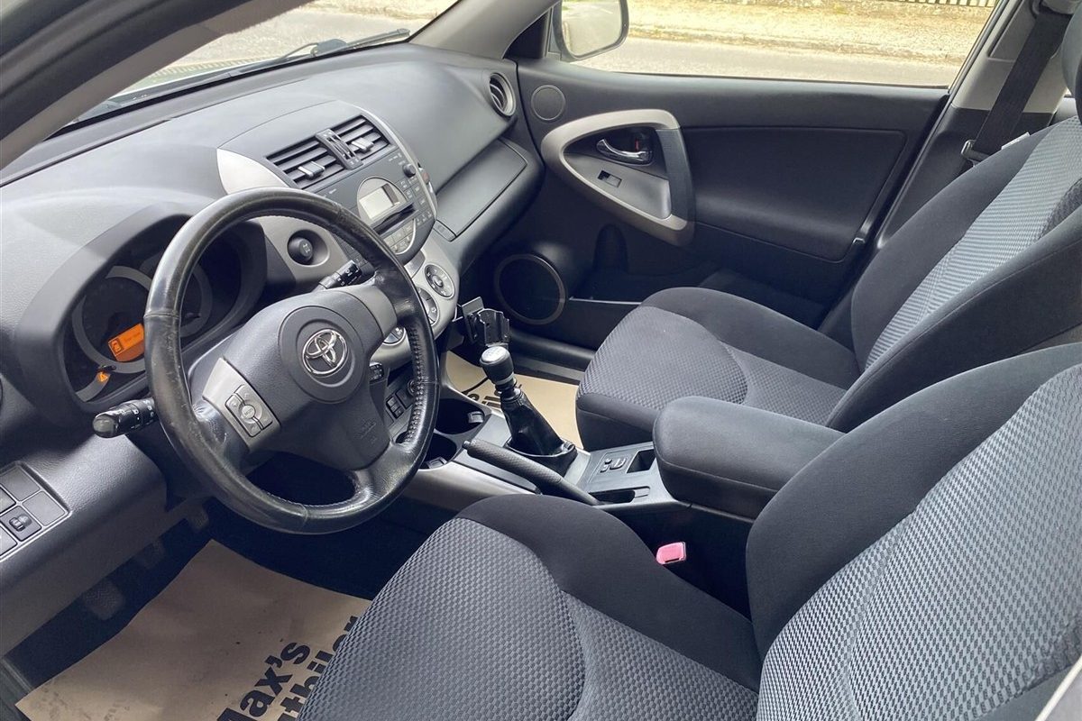 Toyota-RAV4-2007-7