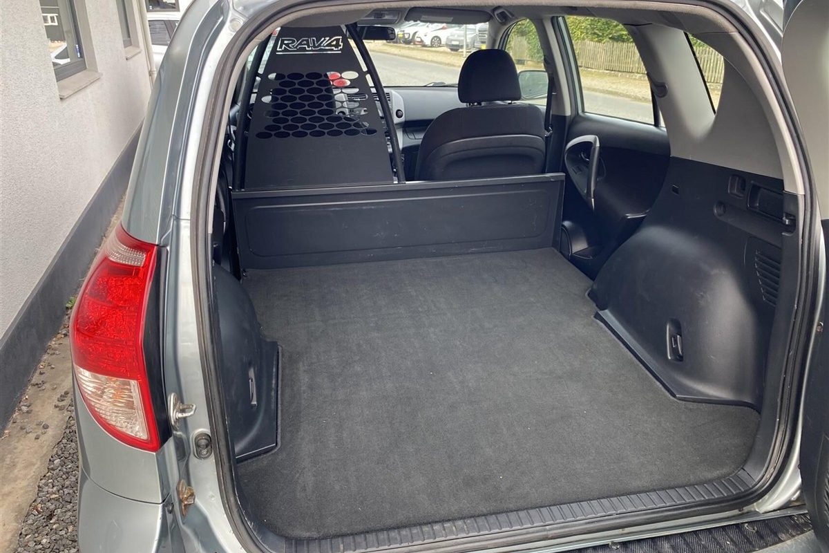 Toyota-RAV4-2007-8