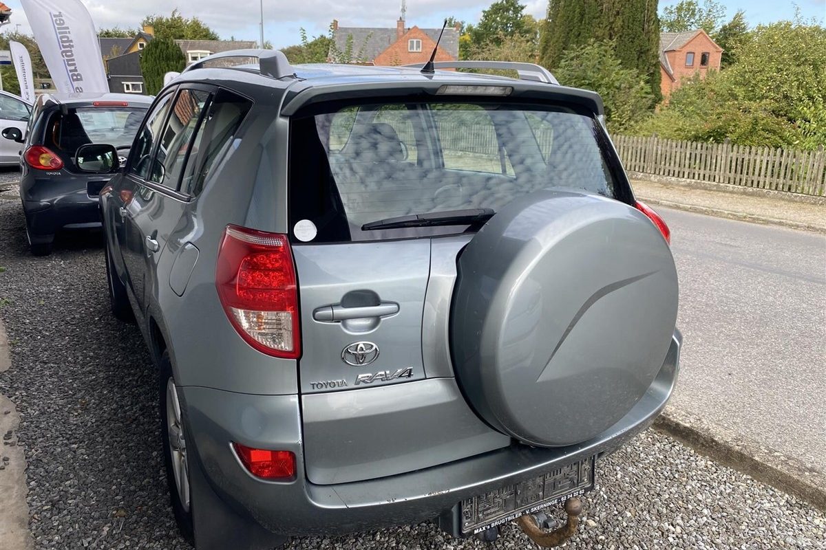 Toyota-RAV4-2007-9