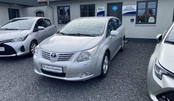 Toyota-Avensis-2010