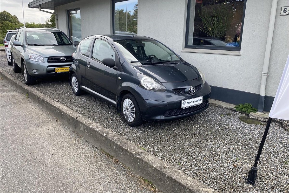 Toyota-Aygo-2008-1