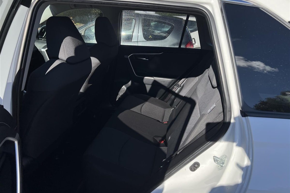 Toyota-RAV4-2019-12