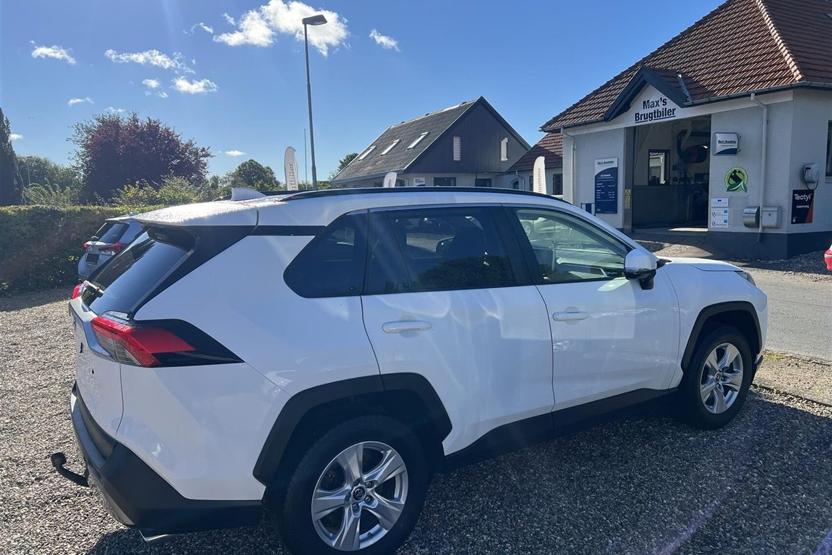 Toyota-RAV4-2019-3