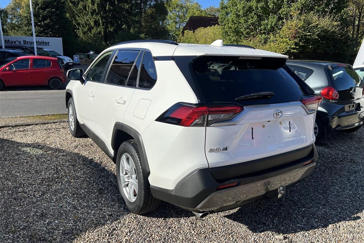 Toyota-RAV4-2019-4