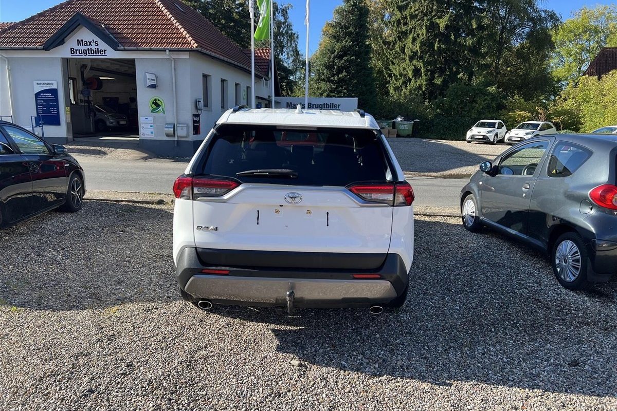 Toyota-RAV4-2019-5