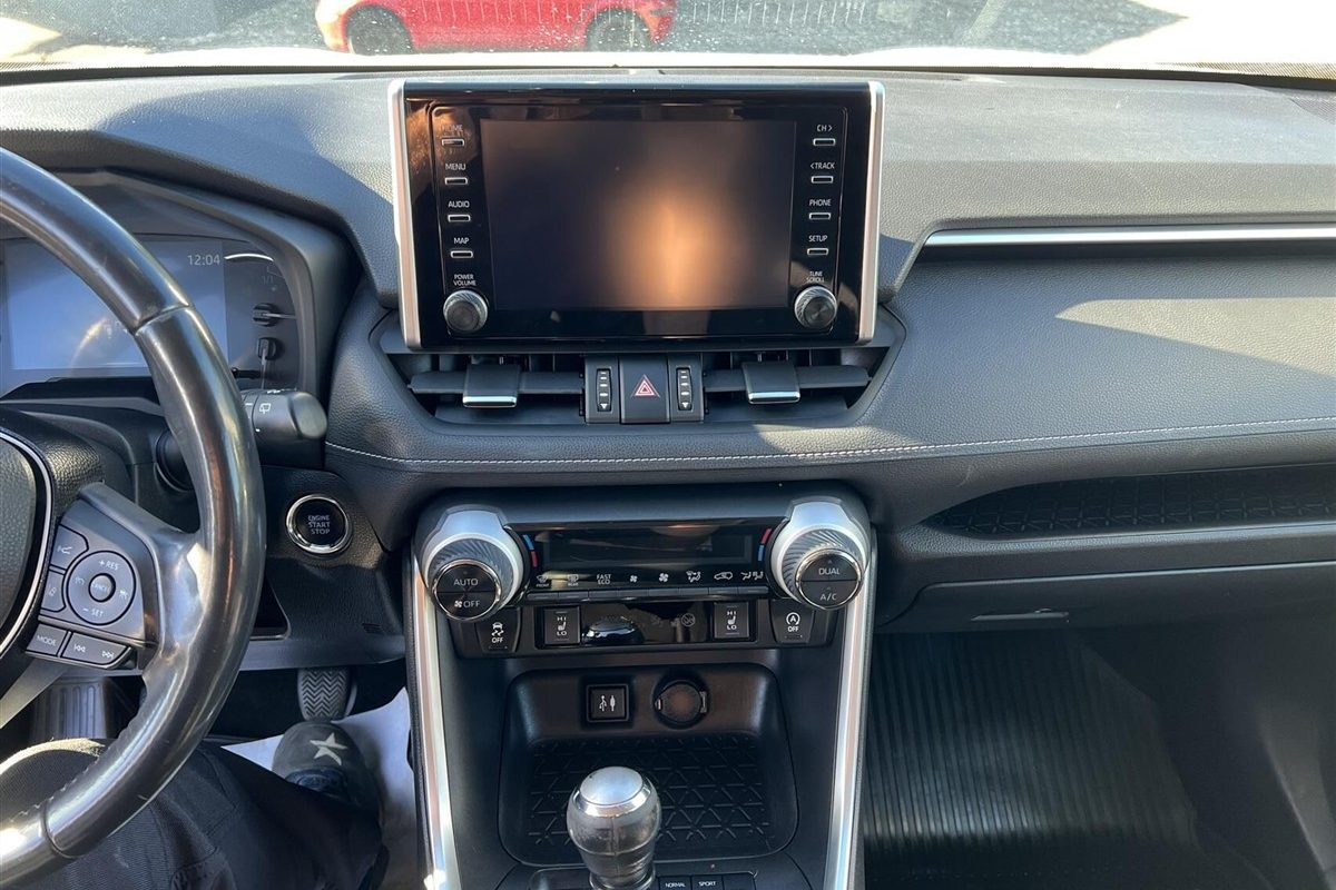 Toyota-RAV4-2019-8