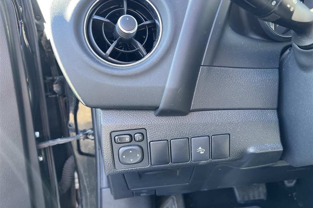 Toyota-Auris-2018-4