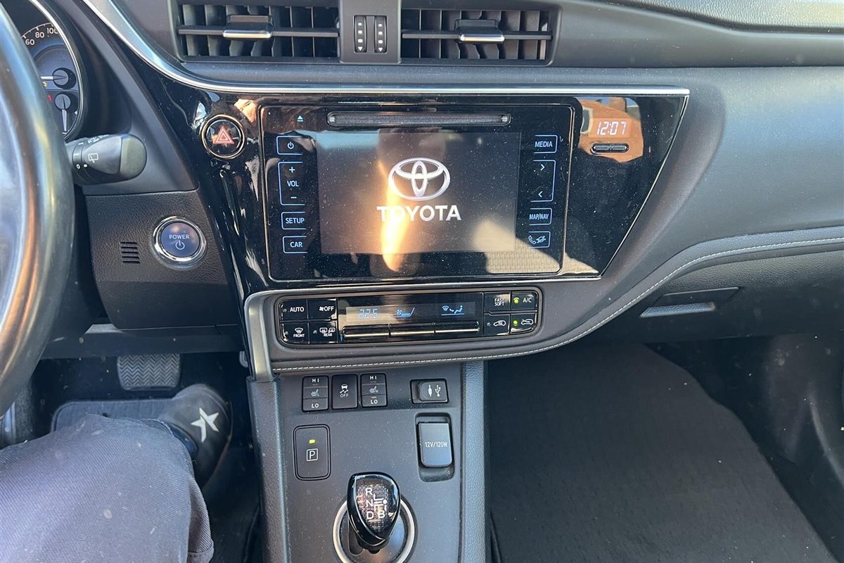 Toyota-Auris-2018-6